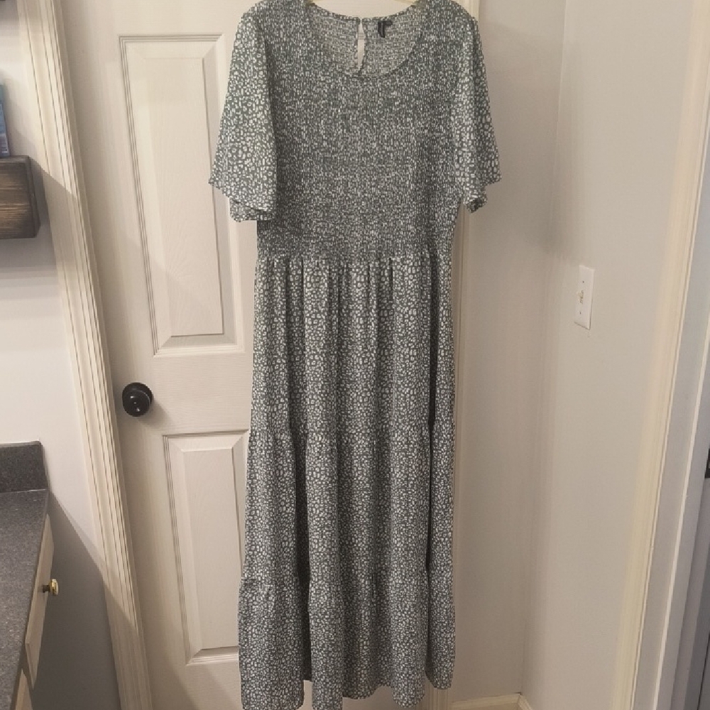 Elegant Green Patterned Maxi Dress